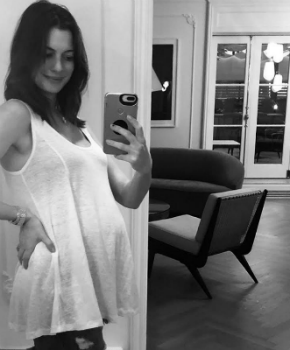 Anne-Hathaway-Pregnant